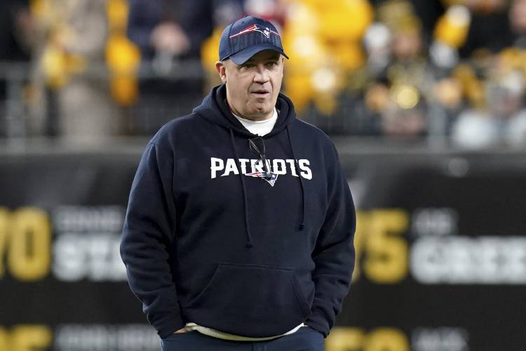 Bill O'Brien watches warmups for the Patriots’game against the Steelers earlier this season.